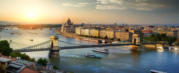 atardecer en budapest - margit bridge fotos fotografías e imágenes de stock