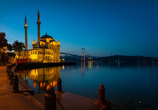 mezquita ortakoy al amanecer - ortakoy mosque fotografías e imágenes de stock