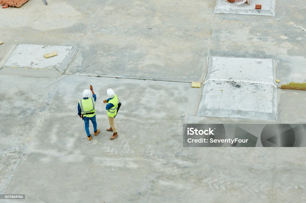 Vue aérienne des inspecteurs du bâtiment - Photo de Chantier de construction libre de droits