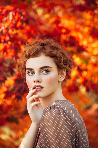 Autumn photo of beautiful girl