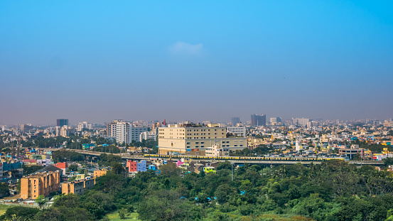 Vista panorámica de Chennai en un día de verano, India photo