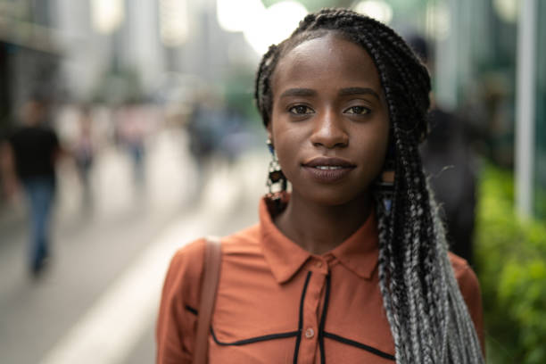 portrait of african woman at street - human face women only women portrait imagens e fotografias de stock