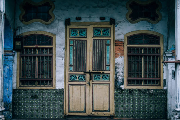 istock Yellow and Brown Facade in Georgetown Penang, Malaysia 1017994536