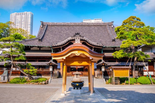 Sengakuji Temple, the site of 47 Ronin graveyards in Tokyo, Japan TOKYO, JAPAN - APRIL 20 2018: Sengakuji Temple famous for its graveyard where the "47 Ronin" are buried. The story of the 47 loyal ronin remains one of the most popular historical stories in Japan harakiri photos stock pictures, royalty-free photos & images