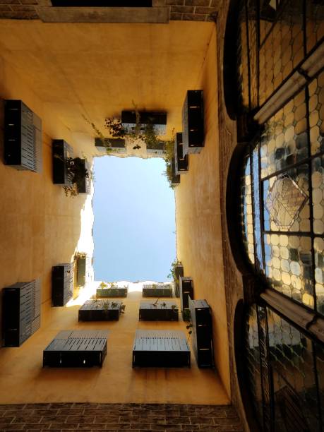 istock Courtyard in the Gothic Quarter, Barcelona 1018016394