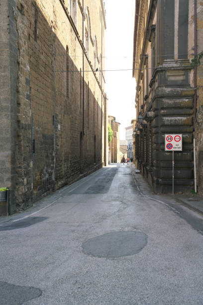 istock Alley in Orvieto, Umbria 1018047846