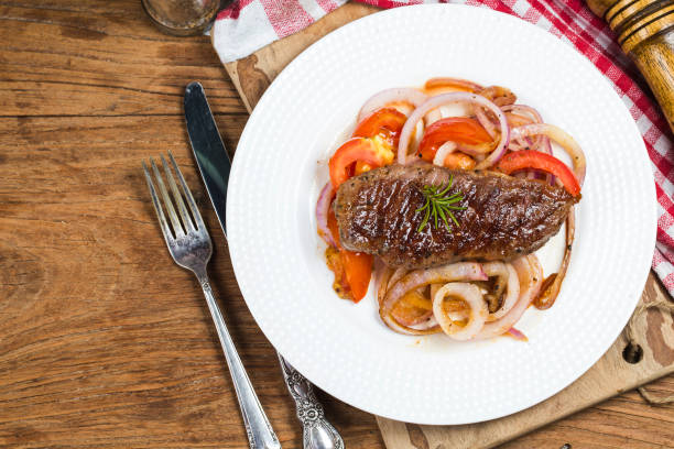 bife frito, tomate, cebola - sirloin steak top sirloin onion food state - fotografias e filmes do acervo