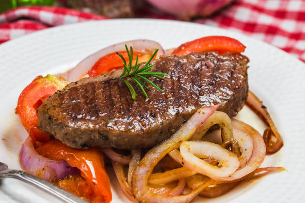 bife frito, tomate, cebola - sirloin steak top sirloin onion food state - fotografias e filmes do acervo