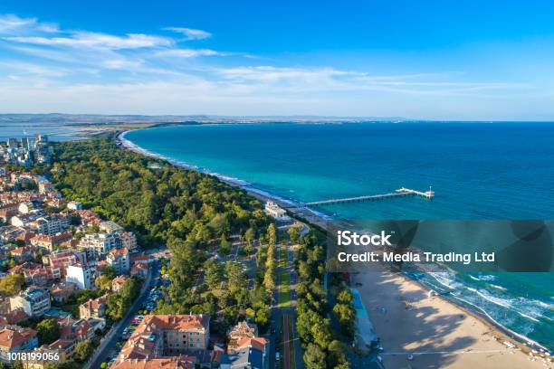 Ampia Vista Aerea Sui Droni Sul Giardino Marino Di Burgas Bulgaria - Fotografie stock e altre immagini di Bulgaria