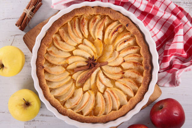 アップルパイとシナモン - apple pie ストックフォトと画像