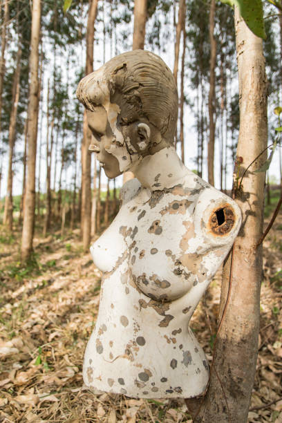 istock Armless grunge female mannequin 1018306332