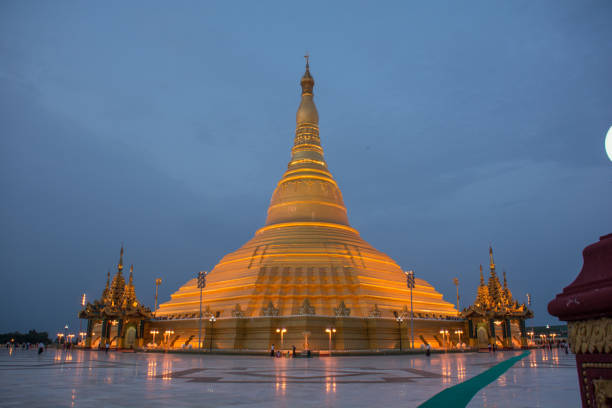 пагода уппатасанти - burmese culture myanmar pagoda dusk стоковые фото и изображения