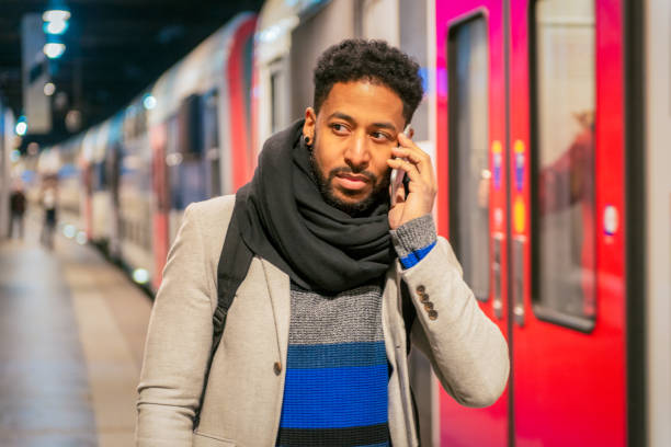 uso della metropolitana di parigi - french metro foto e immagini stock