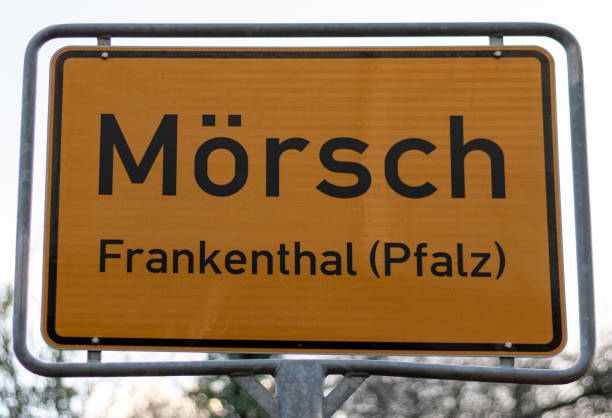 frankenthal town sign - frankenthal imagens e fotografias de stock