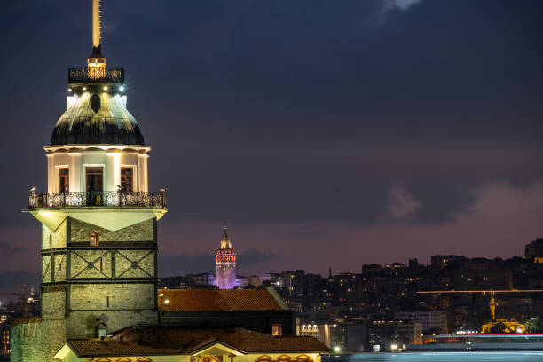 istock Panoramic view of Maiden's Tower and Galata Tower 1018471796