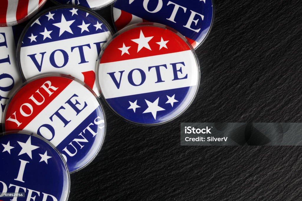 Fondo de botones de voto rojo, blanco y azul - Foto de stock de Votar libre de derechos
