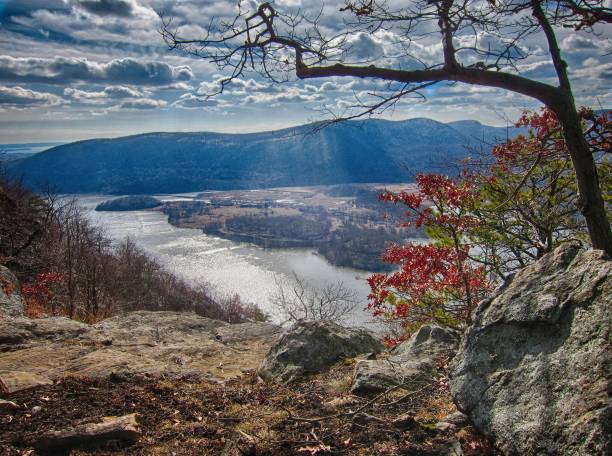 istock Winter Day Along the Hudson 1018538350