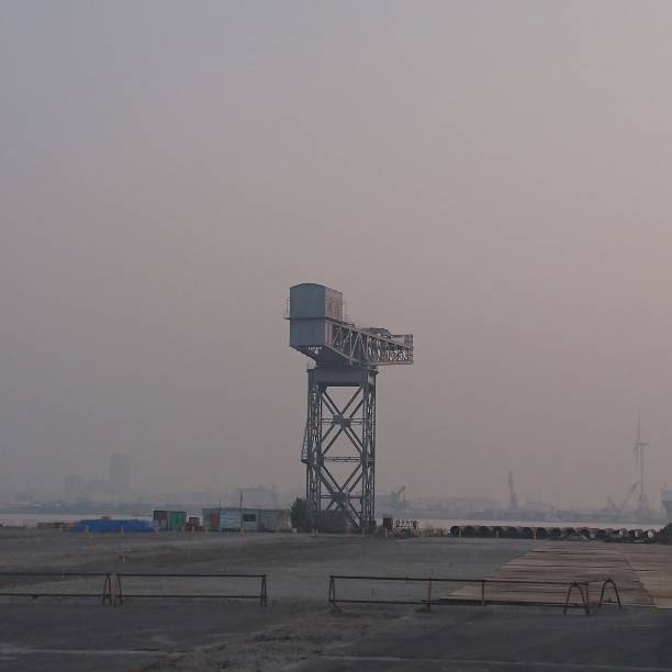 istock Old Hammerhead Clane, Yokohama 1018578254
