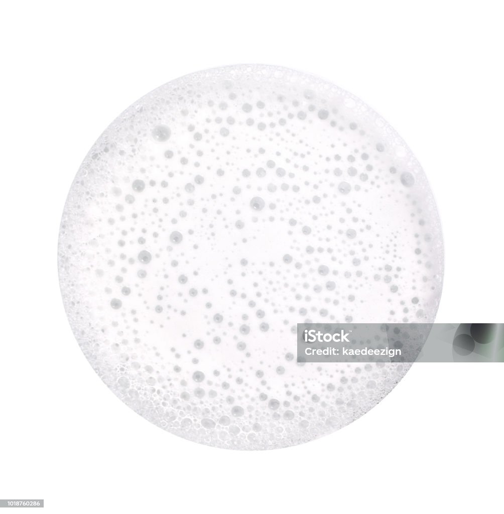 Forma del cerchio di bolle di schiuma isolata su bianco - Foto stock royalty-free di Bevanda spumosa