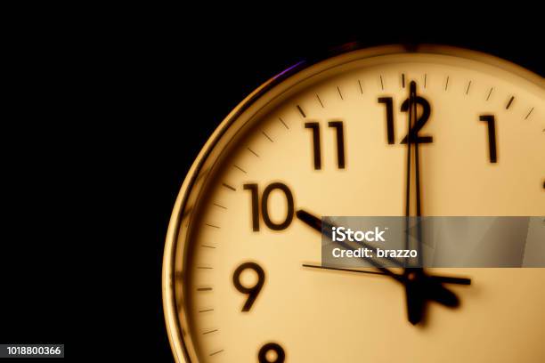 Ten Clock Clock Face With The Time 10 Oclock Stock Photo - Download Image Now ...