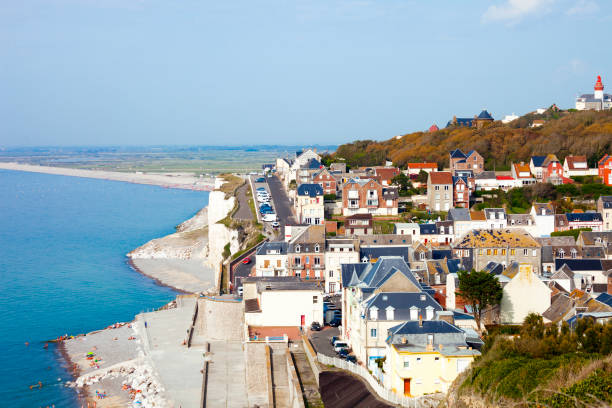 cidade de ault, costa norte da frança - picardy - fotografias e filmes do acervo