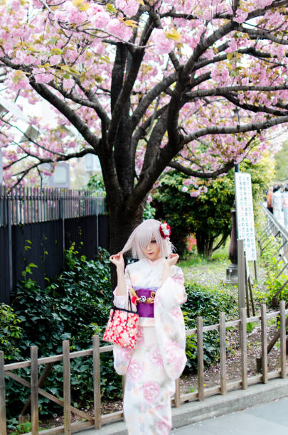 chica japonesa con kimono - chica kimono del anime fotografías e imágenes de stock