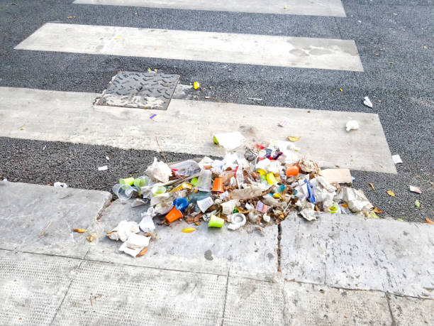 istock Trash on the street 1018962912