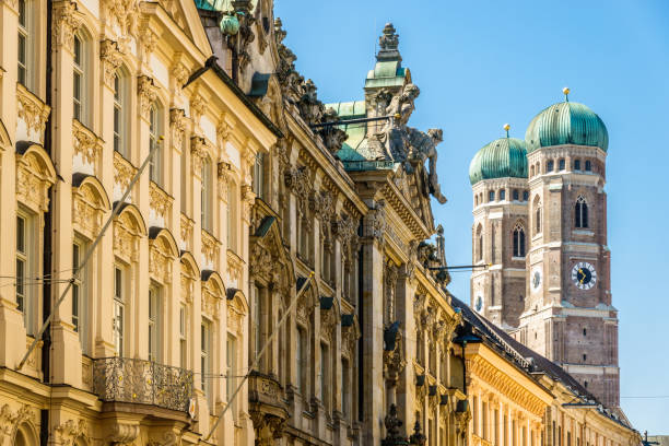 istock Famous Munich Cathedral - Liebfrauenkirche 1018987744