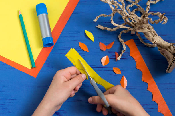istock How to make together with child autumn tree. Step 8 1018991022