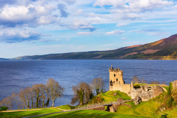 Urquhart Castle at Loch Ness Urquhart Castle at Loich Ness in the scottish highlands drumnadrochit stock pictures, royalty-free photos & images