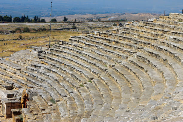 руины театра в древнем городе иераполис турция - hierapolis stadium stage theater amphitheater стоковые фото и изображения
