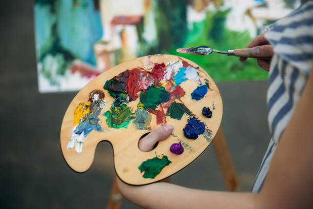 istock Palette with paints and spatula. Drawing a picture. 1019306334