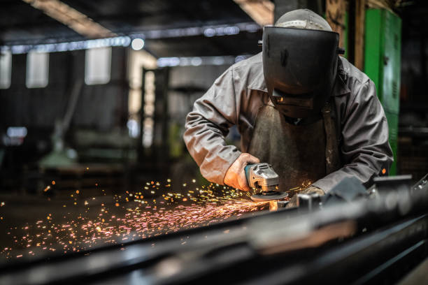 Industrial Worker welding steel Business and Industry metalwork stock pictures, royalty-free photos & images