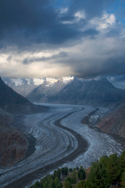 el más grande de suiza alpes - vista de arena glaciar al atardecer - glaciar de aletsch - aletsch glacier fotografías e imágenes de stock