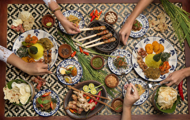 Banyak hidangan makanan Khas Indonesia yang berbeda. Aneka makanan khas Indonesia di Bali foto stok