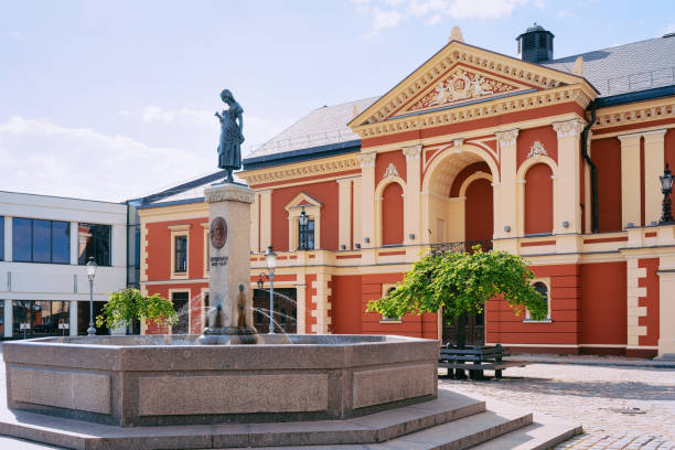 リトアニアのクライペダ旧市街のドラマ劇場 - klaipeda ストックフォトと画像