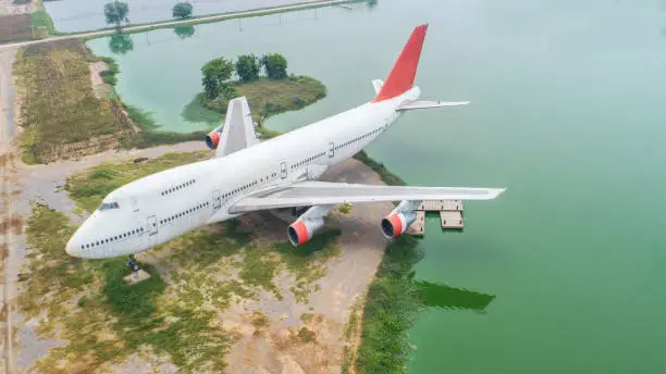 Photo of Abandoned aircraft in the reservoir area.