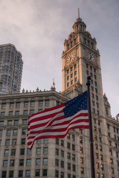 de chicago - american flag architectural feature architecture chicago - fotografias e filmes do acervo