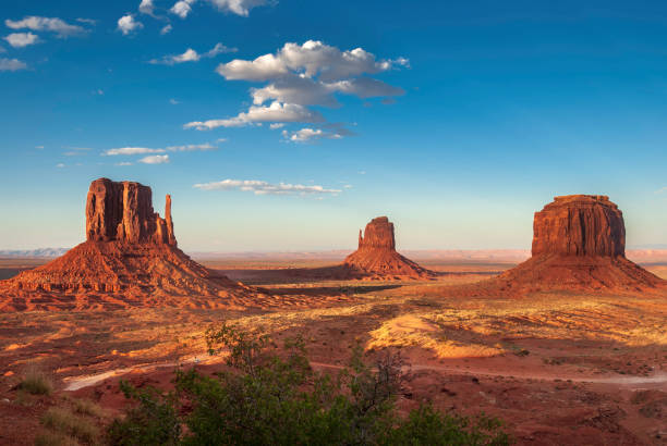 Monument Valley Mittens A red-sand desert region on the Arizona-Utah border known for the towering sandstone buttes. monument valley photos stock pictures, royalty-free photos & images