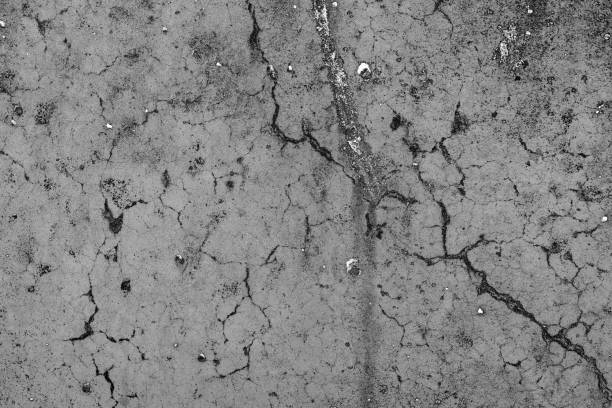 istock Wall fragment with attritions and cracks 1019602878