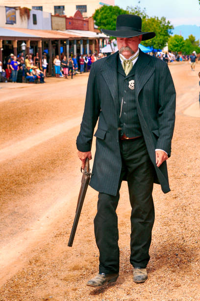 man dressed as wyatt earp at the annual doc holiday event in tombstone, arizona - sheriff imagens e fotografias de stock