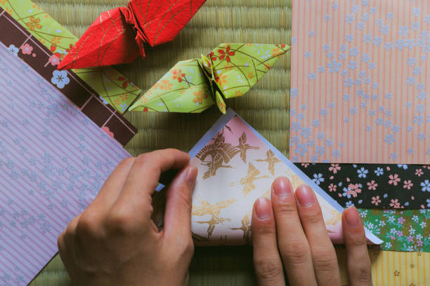 istock Origami and tatami 1019704722