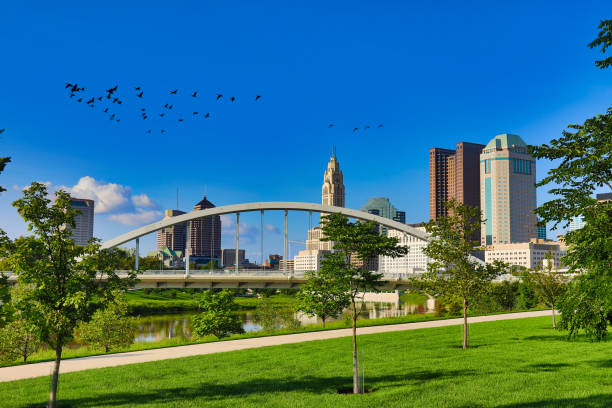 The Main street bridge in downtown Columbus, Ohio The Main Street Bridge in Columbus, Ohio adds a major landmark to this city skyline.  The Scioto Mile Park runs along the riverfront. ohio photos stock pictures, royalty-free photos & images