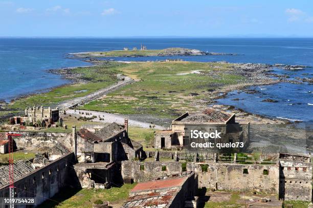 Vista Panoramica De La Isla De Flores Foto de stock y más banco de imágenes de Montevideo - Montevideo, Aire libre, Ciudades capitales - iStock Vista Panoramica De La Isla De Flores Foto de stock y más banco de imágenes de Montevideo - Montevideo, Aire libre, Ciudades capitales - iStock