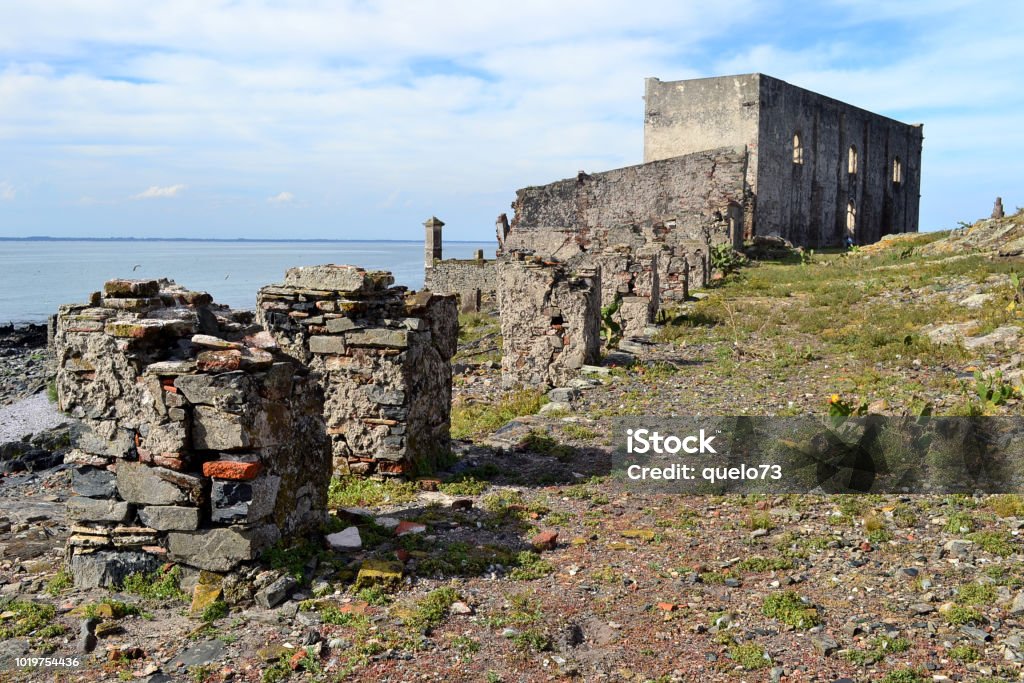 Ruinas De La Isla De Flores Uruguay Foto de stock y más banco de imágenes  de Aire libre - Aire libre, Ciudades capitales, Destinos turísticos - iStock