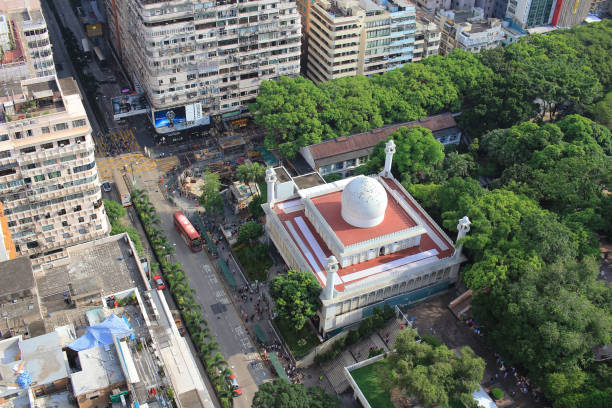 istock Chinese-style building and mosque tower in Kowloon 1019764886