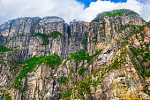 cliff-preikestolen-im-fjord-lysefjord-norwegen.jpg?b=1&s=170x170&k=20&c=hzV24Gw2foSTECpK_HNHjCR1a_IjcHaeRcfW-3xeK1k=