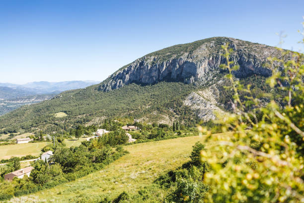 istock Saint Jurs - Village provence 1019917644
