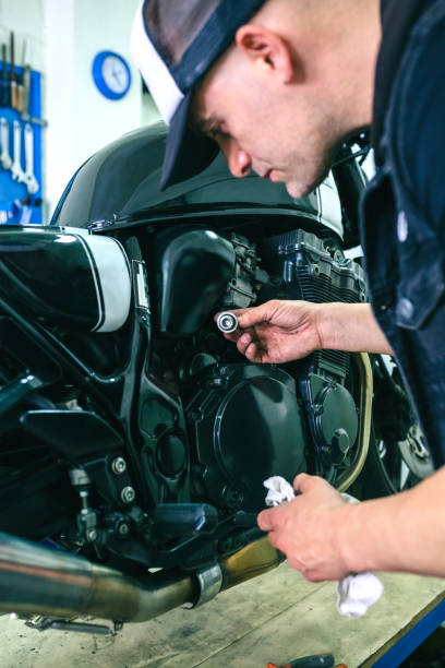 istock Mechanic repairing customized motorcycle 1019949076