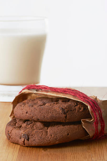 istock Cookies and milk 1019949510